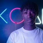 Gaming-эстетика в street-style: золотые акценты и urban-мода 2024