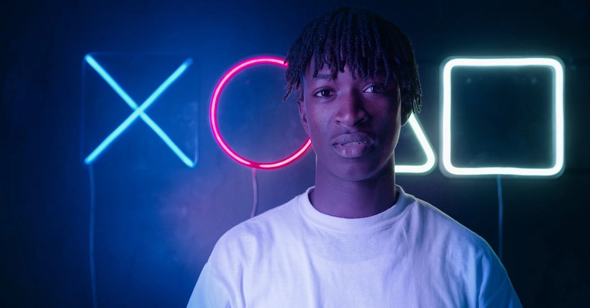 Gaming-эстетика в street-style: золотые акценты и urban-мода 2024